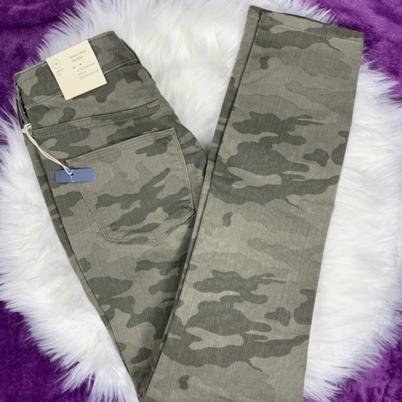 FITTED HIP-SLIM LEG 22W SKINNY REG SCULPS UNIVERSAL THREAD GREEN CAMO SZ